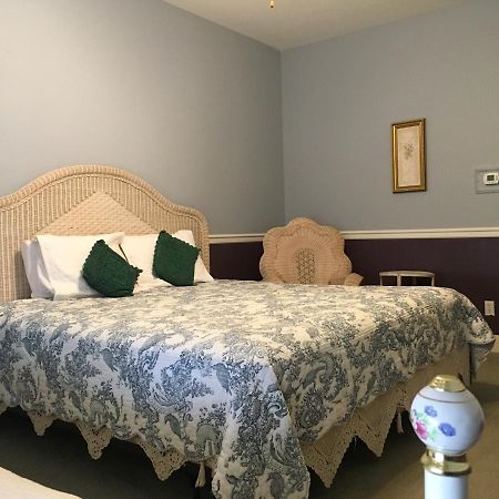 Victorian Veranda Country Inn Лоренс Экстерьер фото